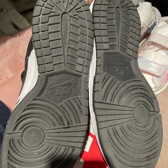 Authentic Nike Dunk Low Pandas - Picture 5 of 9